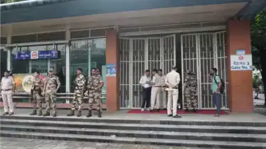 Delhi-Metro-Station-Closed_1784701042938_1784701047635_e4ba907a-f5b5-424e-bb69-0e05fd10953a